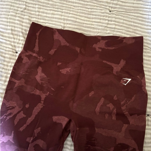 Gymshark Adapt Camo Seamless set in Cherry Brown - Picture 4 of 7